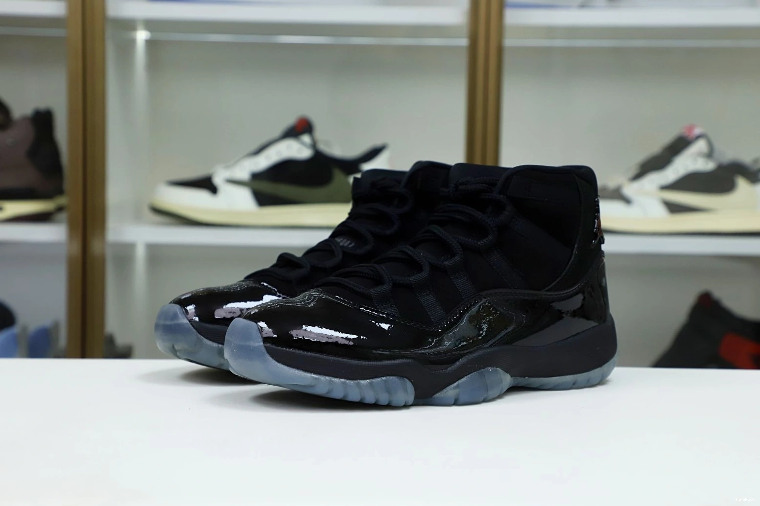 AND 11 JORDAN 'CAP RETRO GOWN' AIR 0226